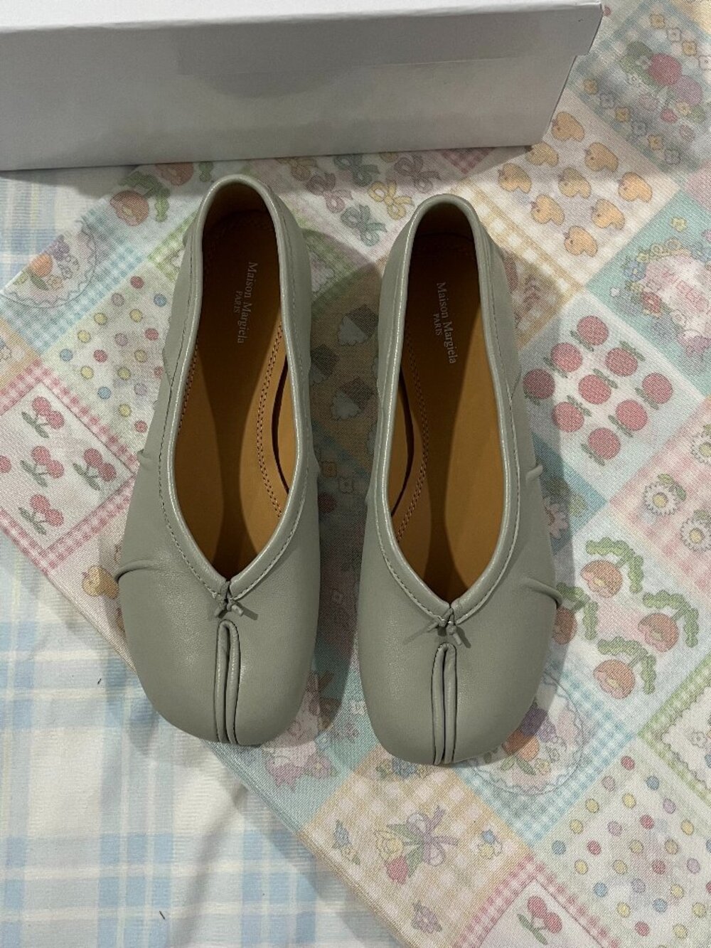 Maison Margiela Tabi Split-Toe Ballet Flats (Light Grey-Green)